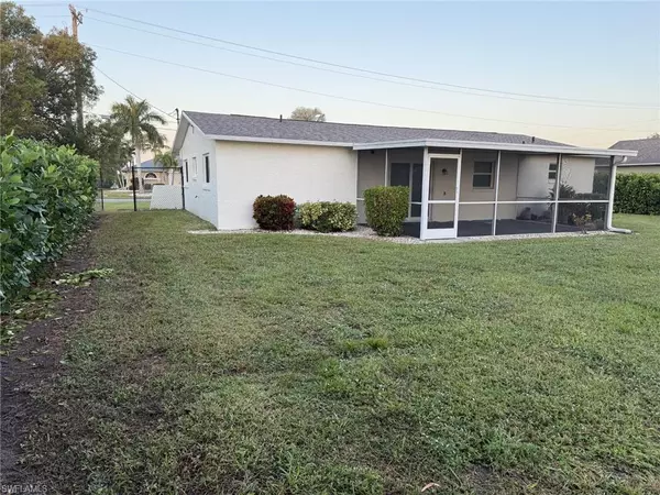Cape Coral, FL 33990,525 SE 11th CT