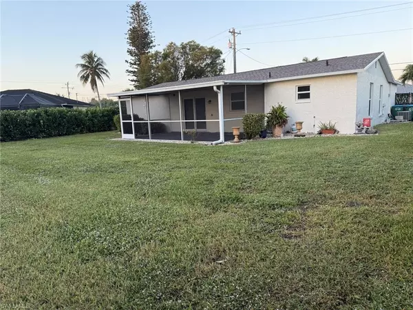 Cape Coral, FL 33990,525 SE 11th CT