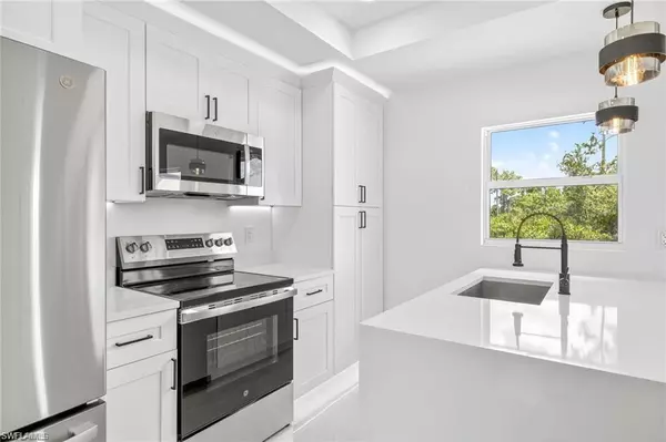 Lehigh Acres, FL 33971,2916 Dora AVE N