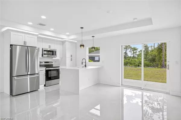 Lehigh Acres, FL 33971,2916 Dora AVE N