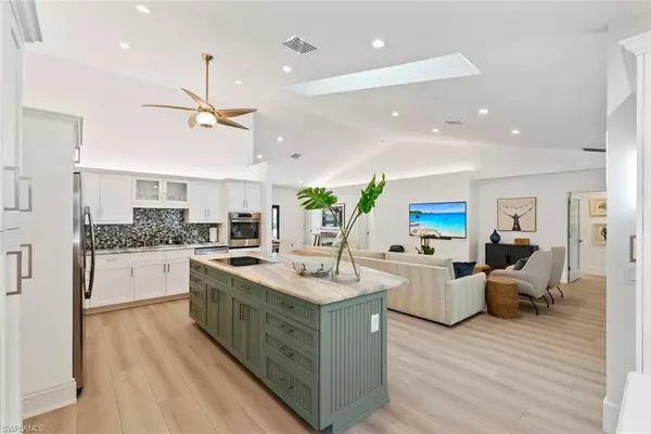 Naples, FL 34102,339 4th AVE N