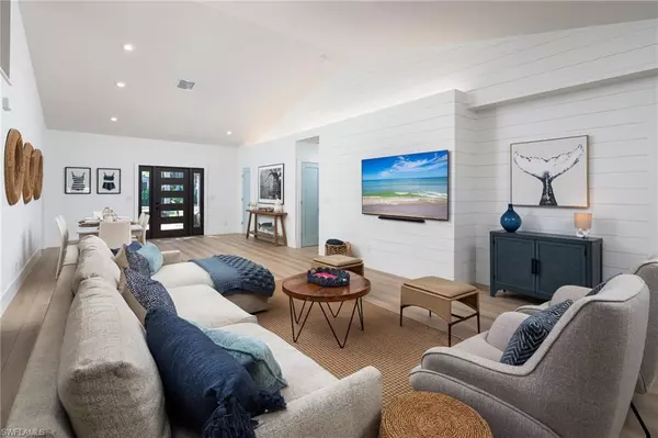 Naples, FL 34102,339 4th AVE N