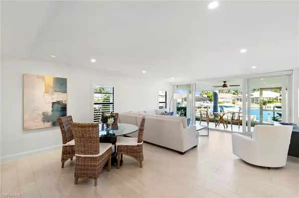 Marco Island, FL 34145,880 Huron CT #107