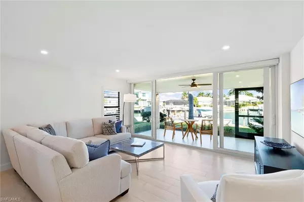 Marco Island, FL 34145,880 Huron CT #107