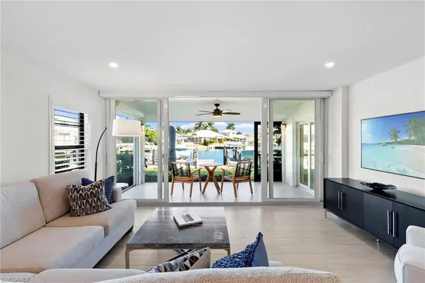 Marco Island, FL 34145,880 Huron CT #107