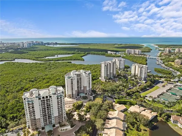 Naples, FL 34110,445 Cove Tower DR #702