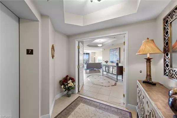 Naples, FL 34110,445 Cove Tower DR #702