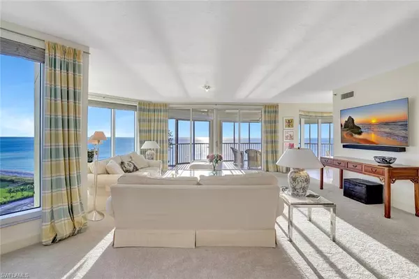 Naples, FL 34108,8111 Bay Colony DR #1102