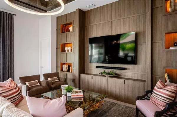 Naples, FL 34108,536 107th AVE N