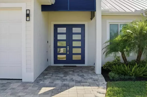 Naples, FL 34108,526 104th AVE N