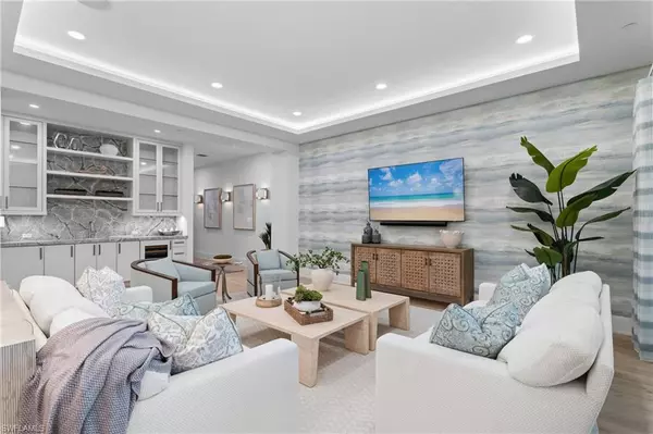 Naples, FL 34102,82 9th ST S #301