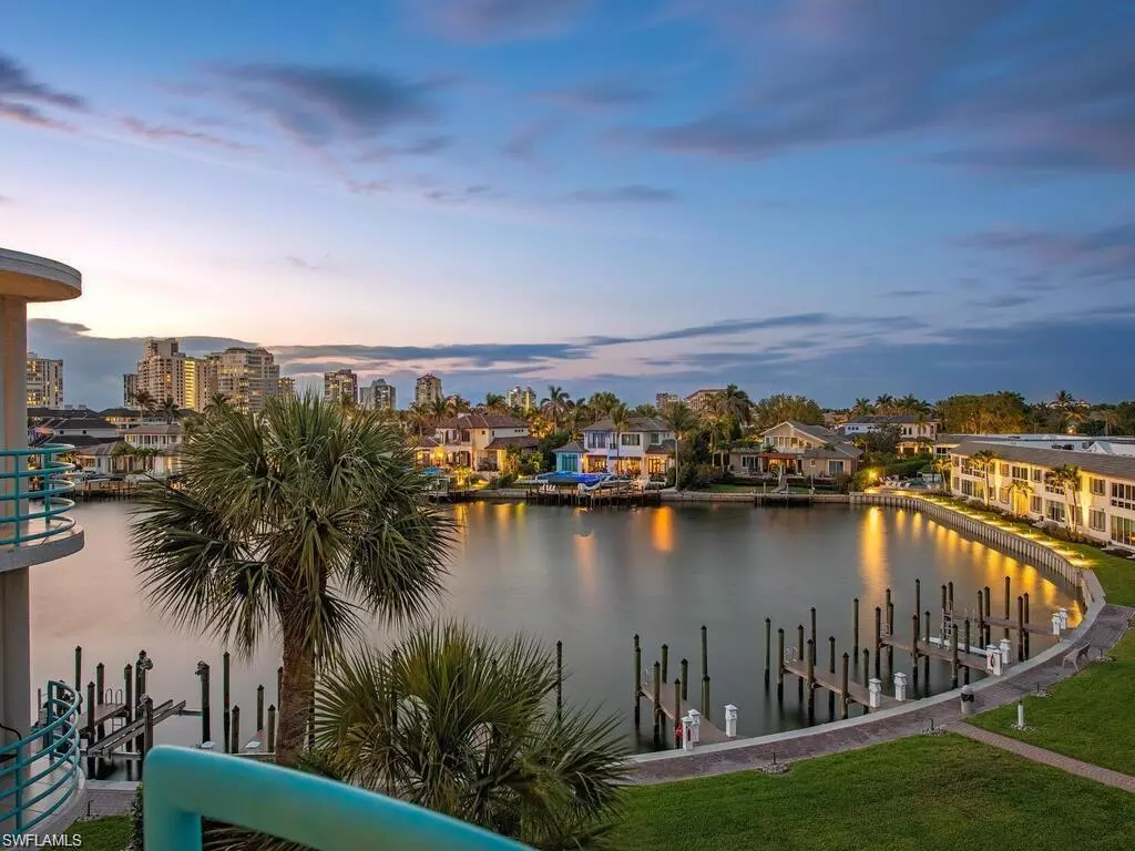 Naples, FL 34103,305 Park Shore DR #2-241