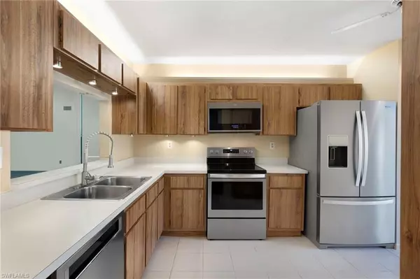 Naples, FL 34112,1814 Kings Lake BLVD #201