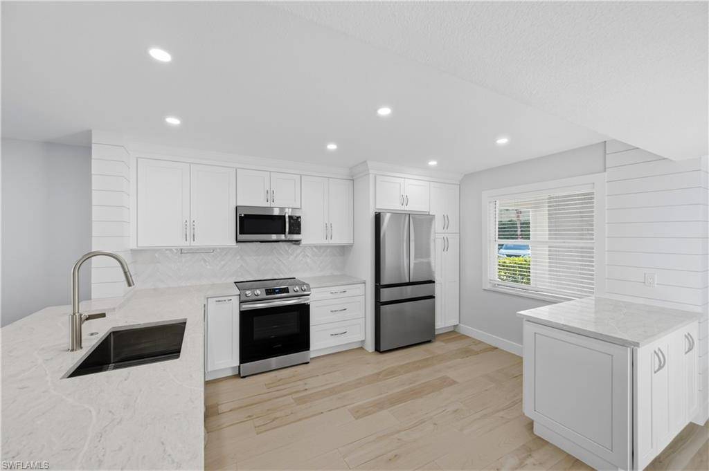 Naples, FL 34116,1330 Derbyshire CT #E101