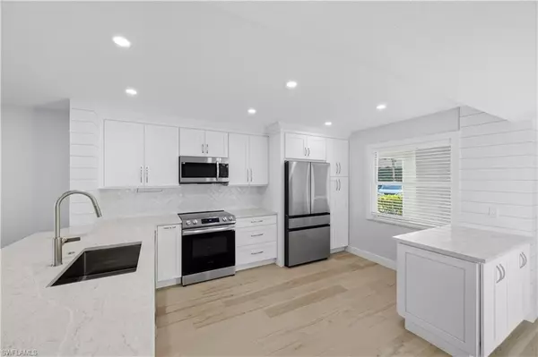 1330 Derbyshire CT #E101, Naples, FL 34116