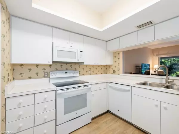 Bonita Springs, FL 34134,4251 Lake Forest DR #211