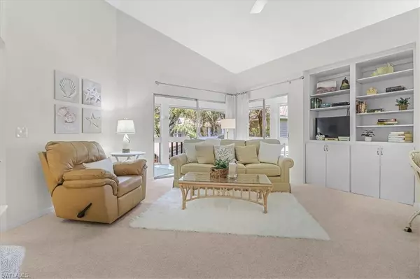 Naples, FL 34110,660 Wiggins Bay DR #B21