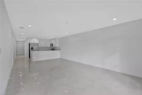 North Fort Myers, FL 33917,125/127 Holland ST