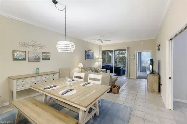 8267 Parkstone PL #302, Naples, FL 34120