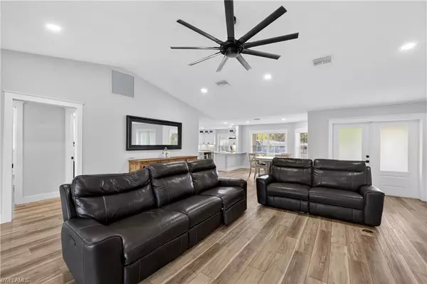 North Fort Myers, FL 33917,17060 Cypress Creek DR