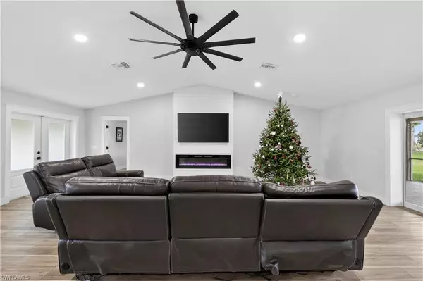 North Fort Myers, FL 33917,17060 Cypress Creek DR