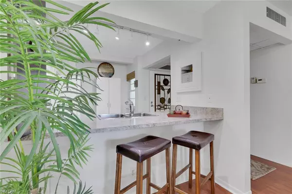 Naples, FL 34105,1084 Forest Lakes DR #7304