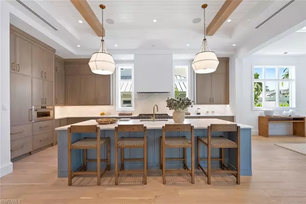 Naples, FL 34102,544 13th AVE S