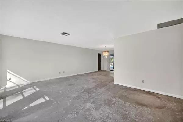 Naples, FL 34109,6811 Sandalwood LN