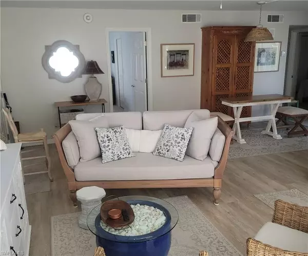 Naples, FL 34112,3066 Kings Lake BLVD #7513