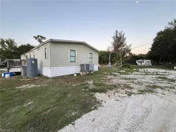 North Fort Myers, FL 33917,7993 Ebson DR