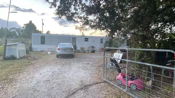 8106 Penny DR, North Fort Myers, FL 33917