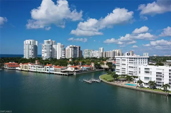 250 Park Shore DR E #101, Naples, FL 34103