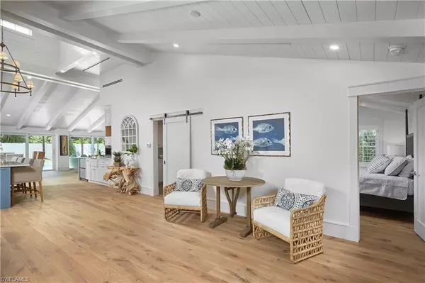 Naples, FL 34102,742 11th AVE S