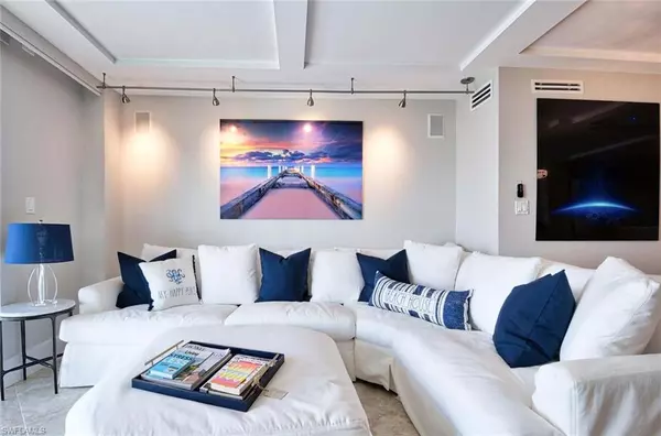 Naples, FL 34102,1977 Gulf Shore BLVD N #205