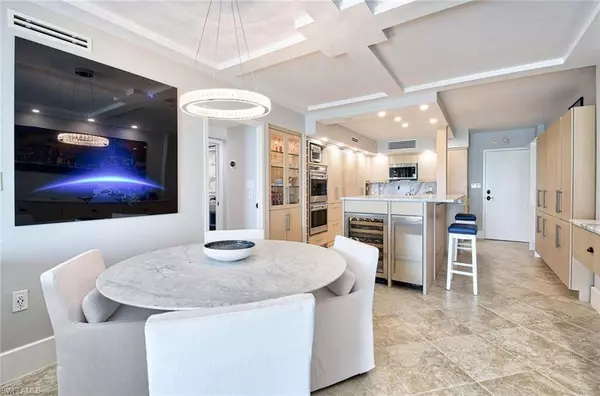 Naples, FL 34102,1977 Gulf Shore BLVD N #205