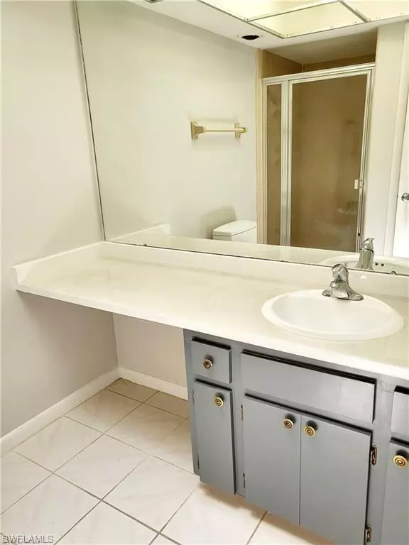 Fort Myers, FL 33919,5541 Westwind LN #202