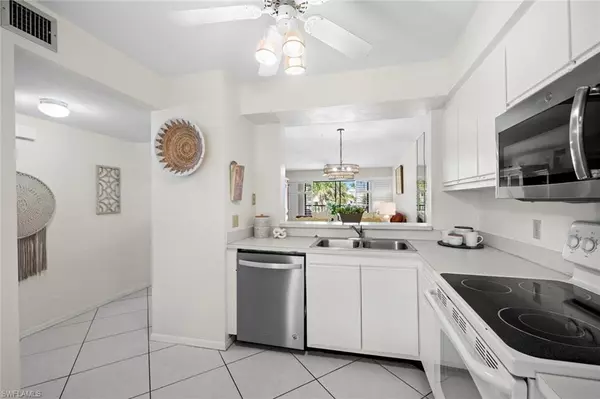 Naples, FL 34104,219 Fox Glen DR #1203