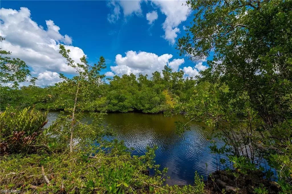 Naples, FL 34104,2347 Harbor RD