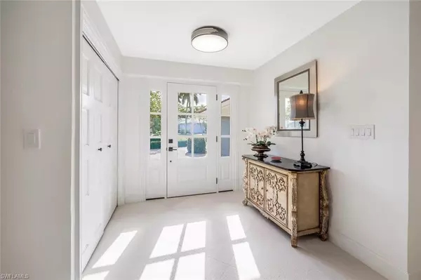 Naples, FL 34103,735 Parkview LN