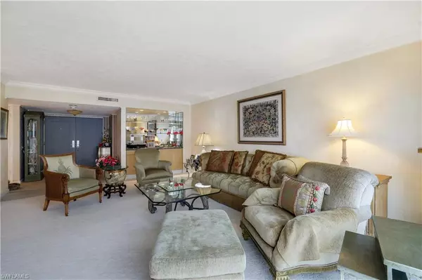 Naples, FL 34103,4401 Gulf Shore BLVD N #1206