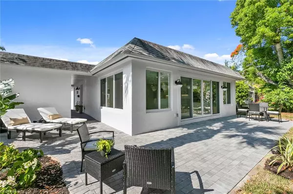 17 Knights Bridge RD, Naples, FL 34112