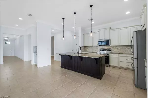 Naples, FL 34120,3529 Pilot CIR