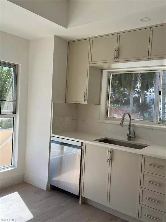 Naples, FL 34103,4530 Gulf Shore BLVD N #2-112