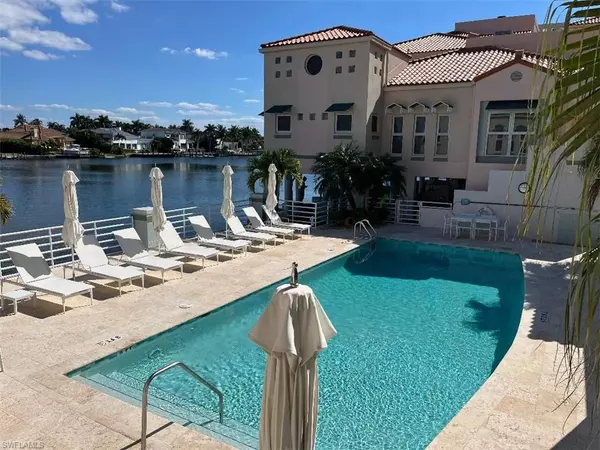 Naples, FL 34103,4530 Gulf Shore BLVD N #2-112