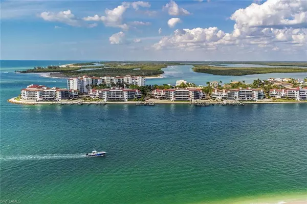 Naples, FL 34113,305 La Peninsula BLVD #305