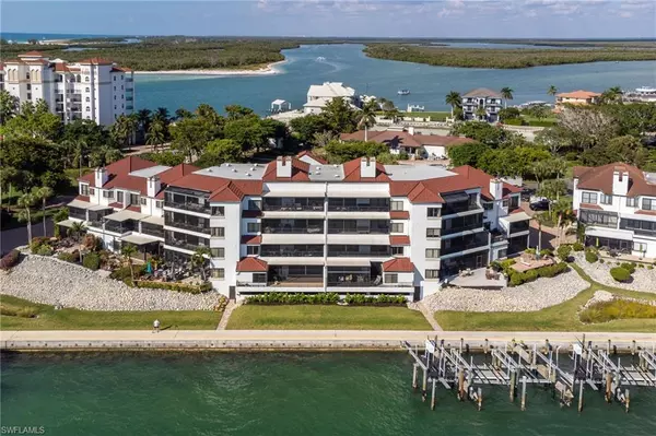 Naples, FL 34113,305 La Peninsula BLVD #305