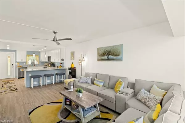 Naples, FL 34102,1417 Chesapeake AVE #106