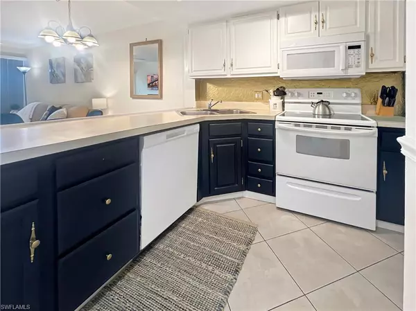 Naples, FL 34103,600 Neapolitan WAY #342