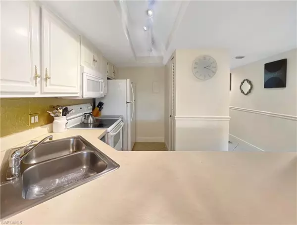 Naples, FL 34103,600 Neapolitan WAY #342