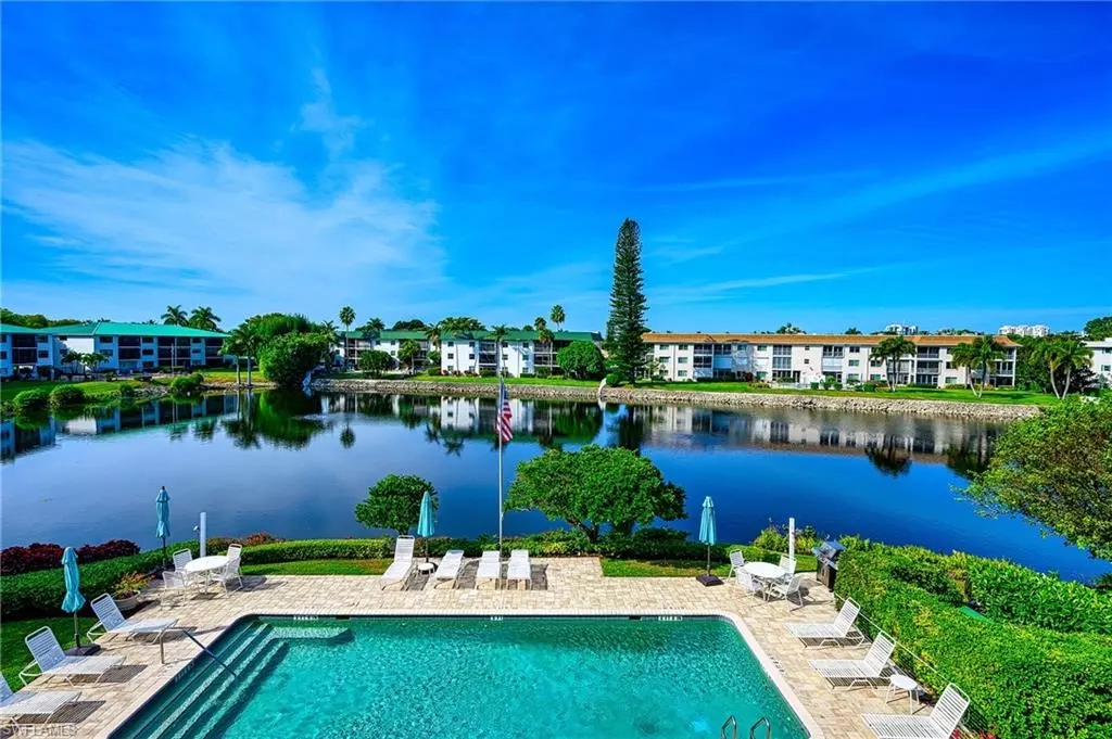Naples, FL 34103,3055 Riviera DR #306
